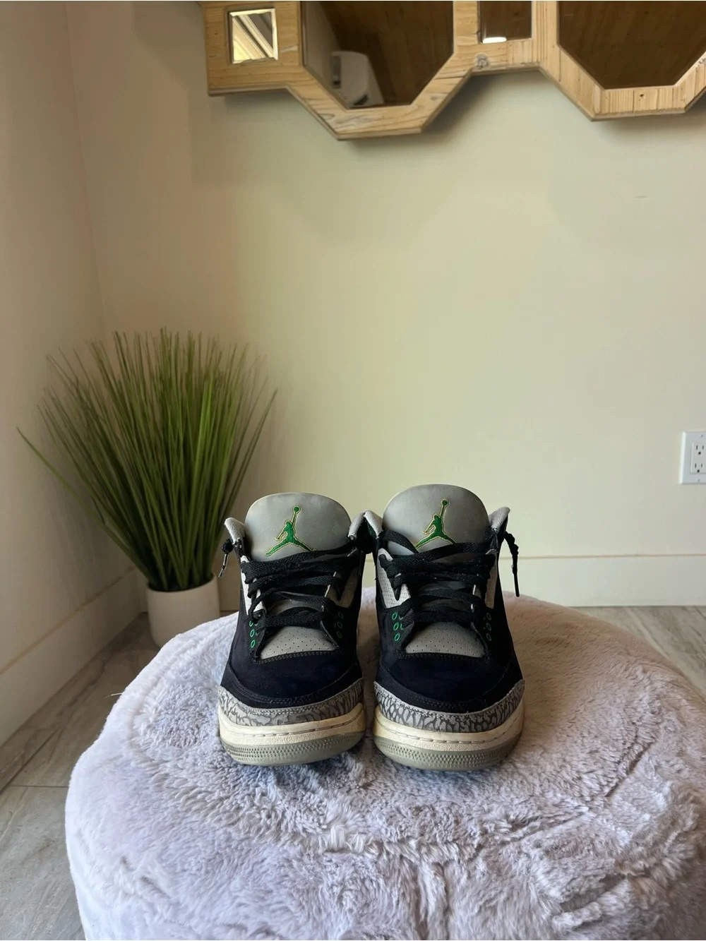 Jordan Retro 3 Sneakers in Pine Green